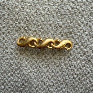Gold-Tone Wave Link Brooch